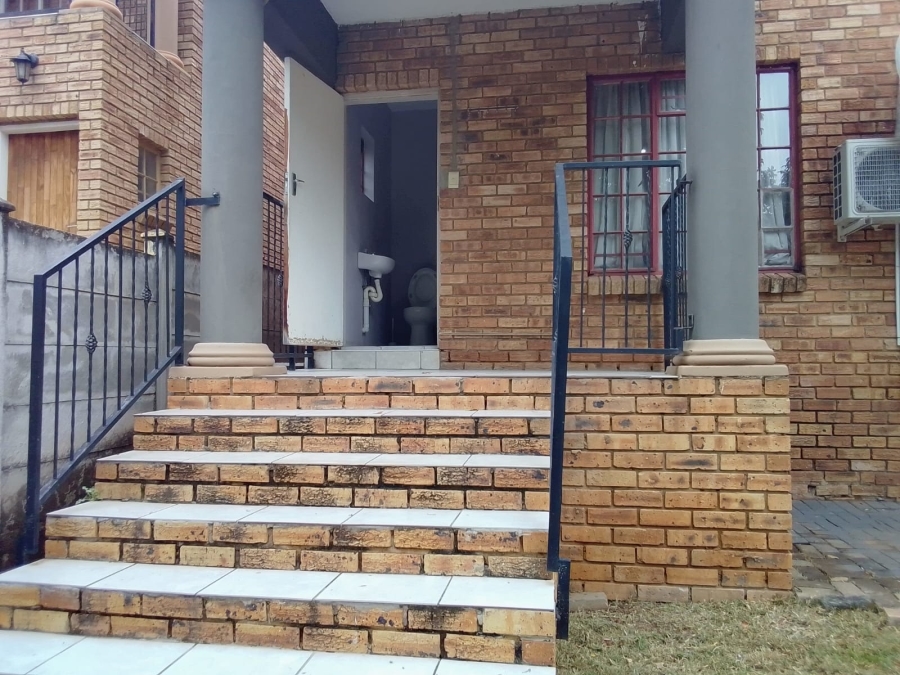 To Let 4 Bedroom Property for Rent in Safari Gardens North West